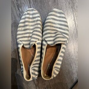 Toms shoes used size 6 no longer fit